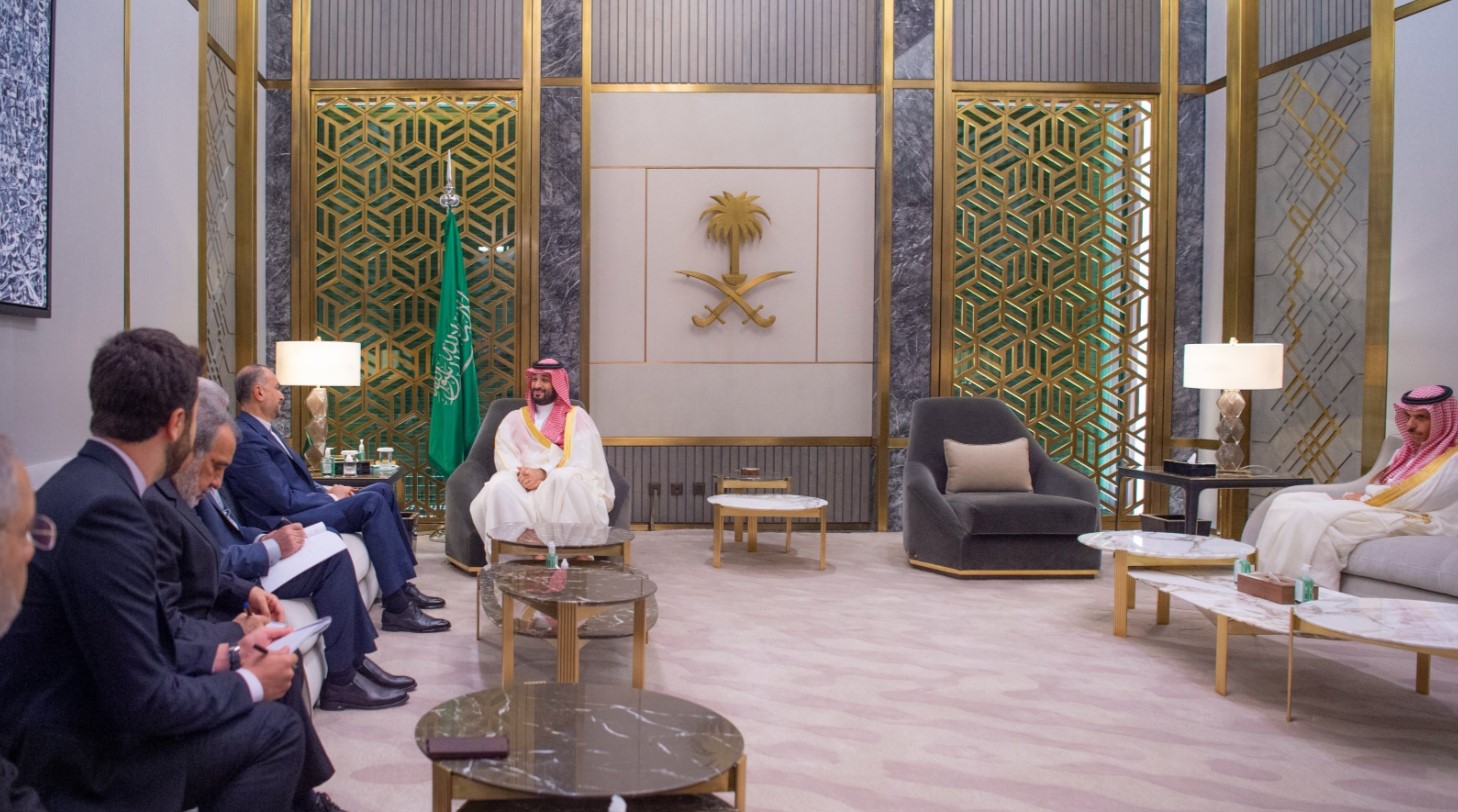 ​​​​​​​ولي العهد السعودي يلتقي وزير الخارجية الإيراني لأول مرة
