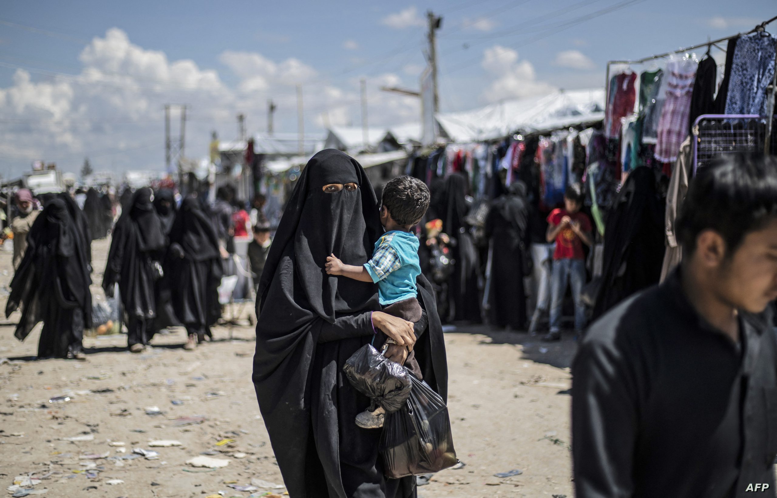 دفعة جديدة من الأسر العراقية تغادر مخيم الهول