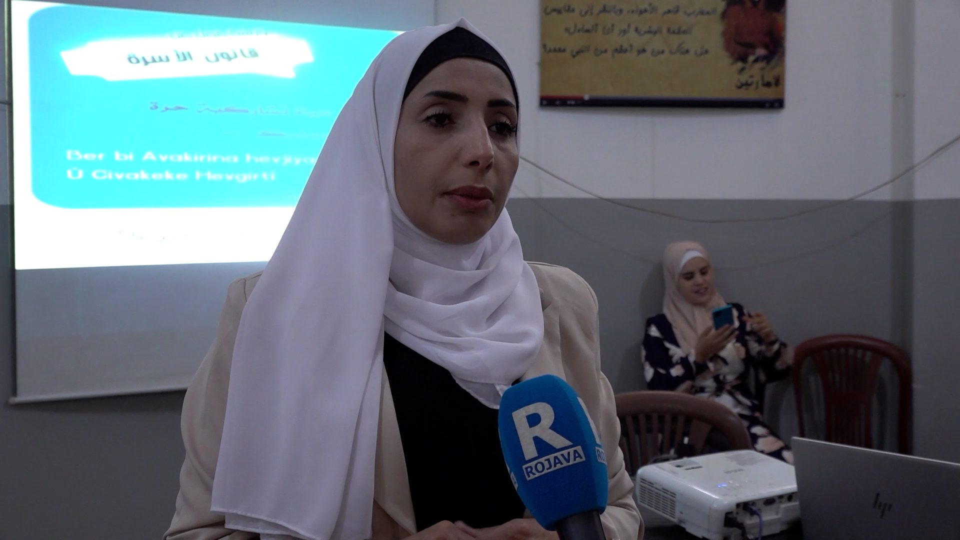 بلدية الشعب في الرقة وهيئة المرأة تنظمان ندوة حوارية لمناقشة قانون الأسرة