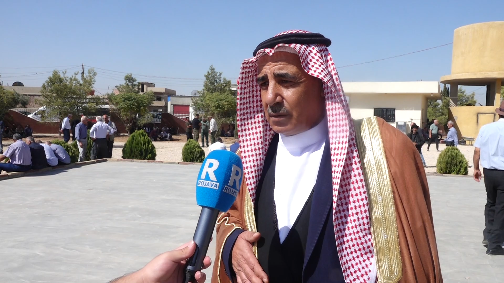 أهالي قامشلو يشيعون جثماني الشهيدين أيمن جولي وجمعة داوود إلى مزار الشهيد دليل صاروخان