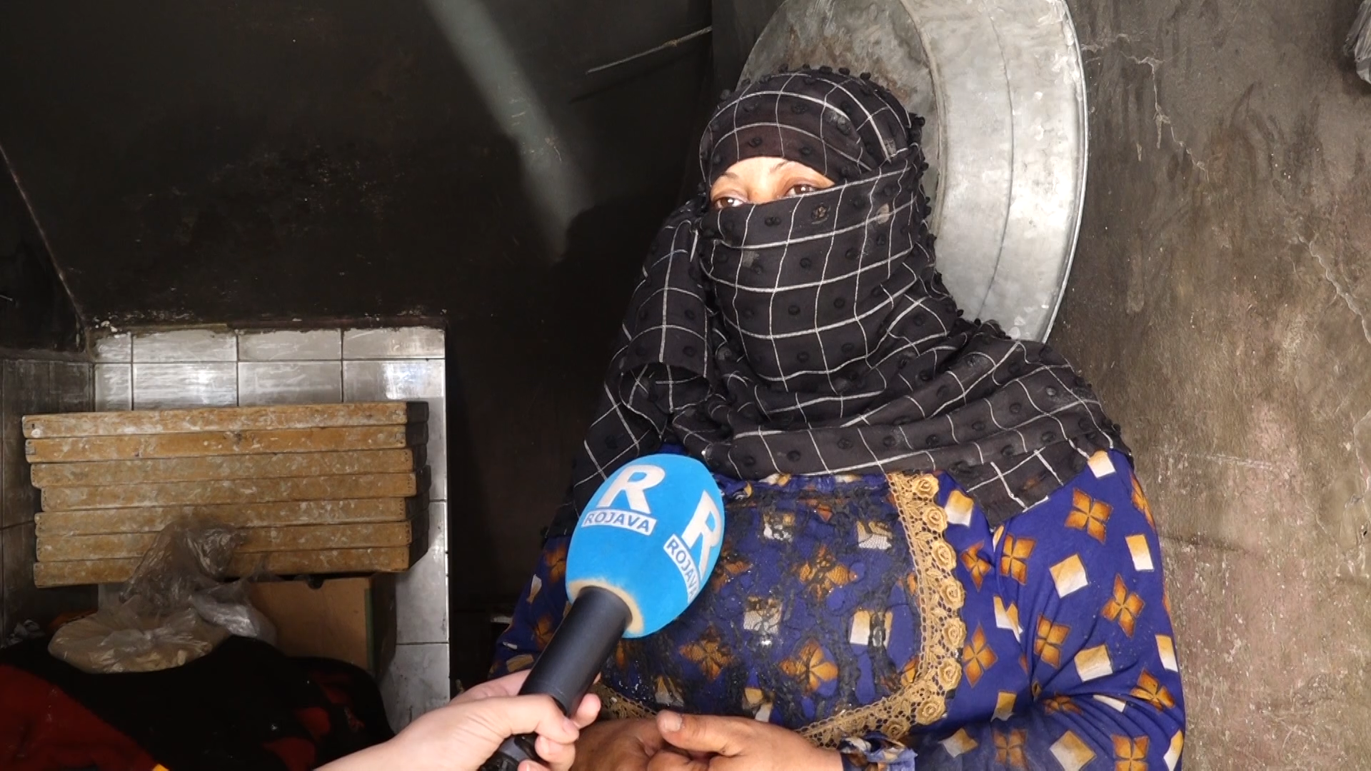 JINEKE JI HESEKÊ BI KARÊ NANPÊJIYÊ DEBARA MALBATA XWE DIKE