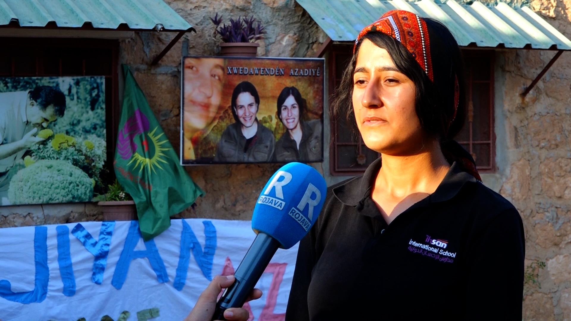 CIWANÊN KOBANÊ ŞEHÎD SARA Û RÛKEN BI BÎR ANÎN - Rojava Tv
