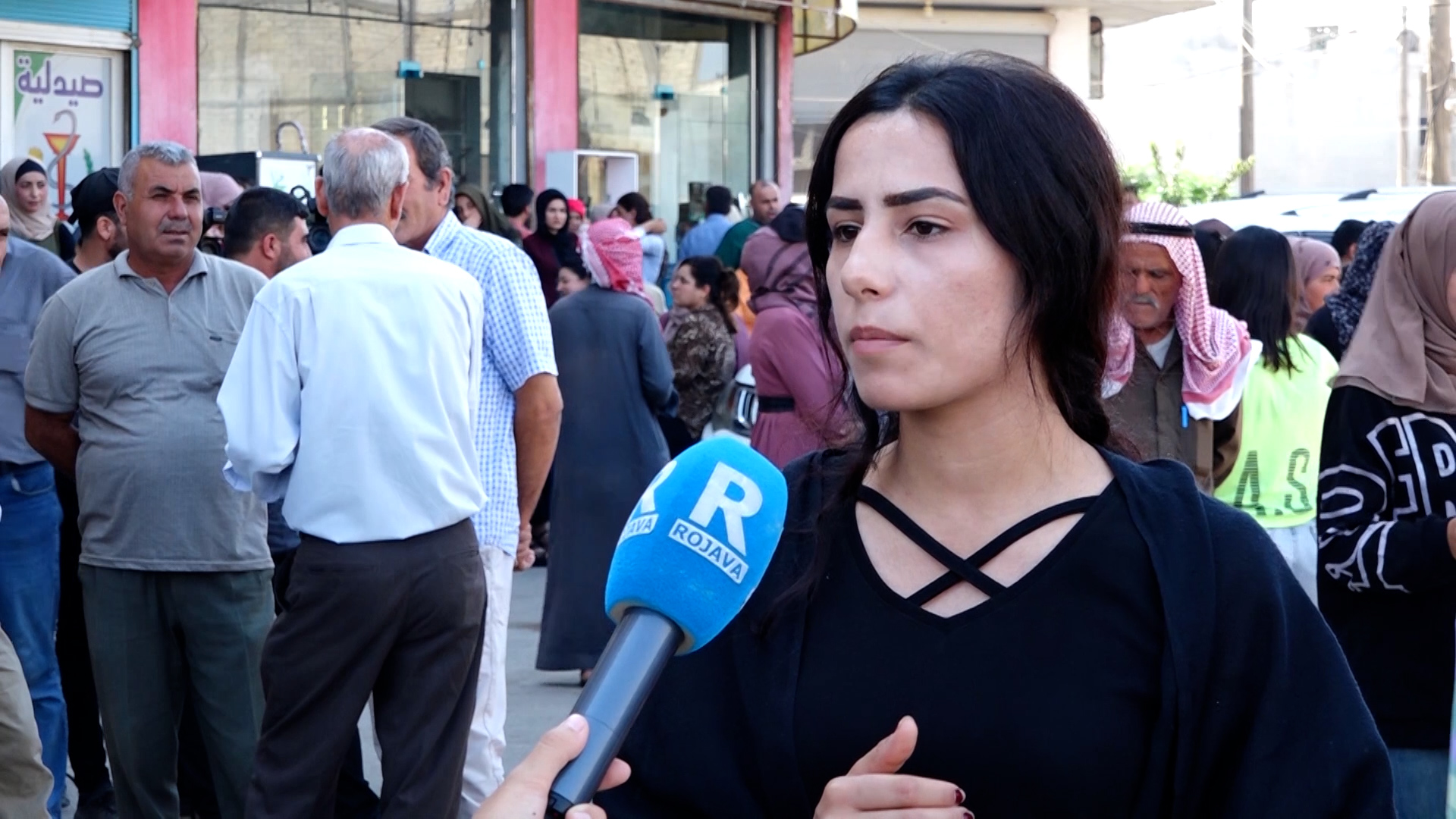 ŞÊNIYÊN KOBANÊ BI XWEPÊŞANDANEKÊ DAXWAZA AZADIYA RÊBER APO KIRIN