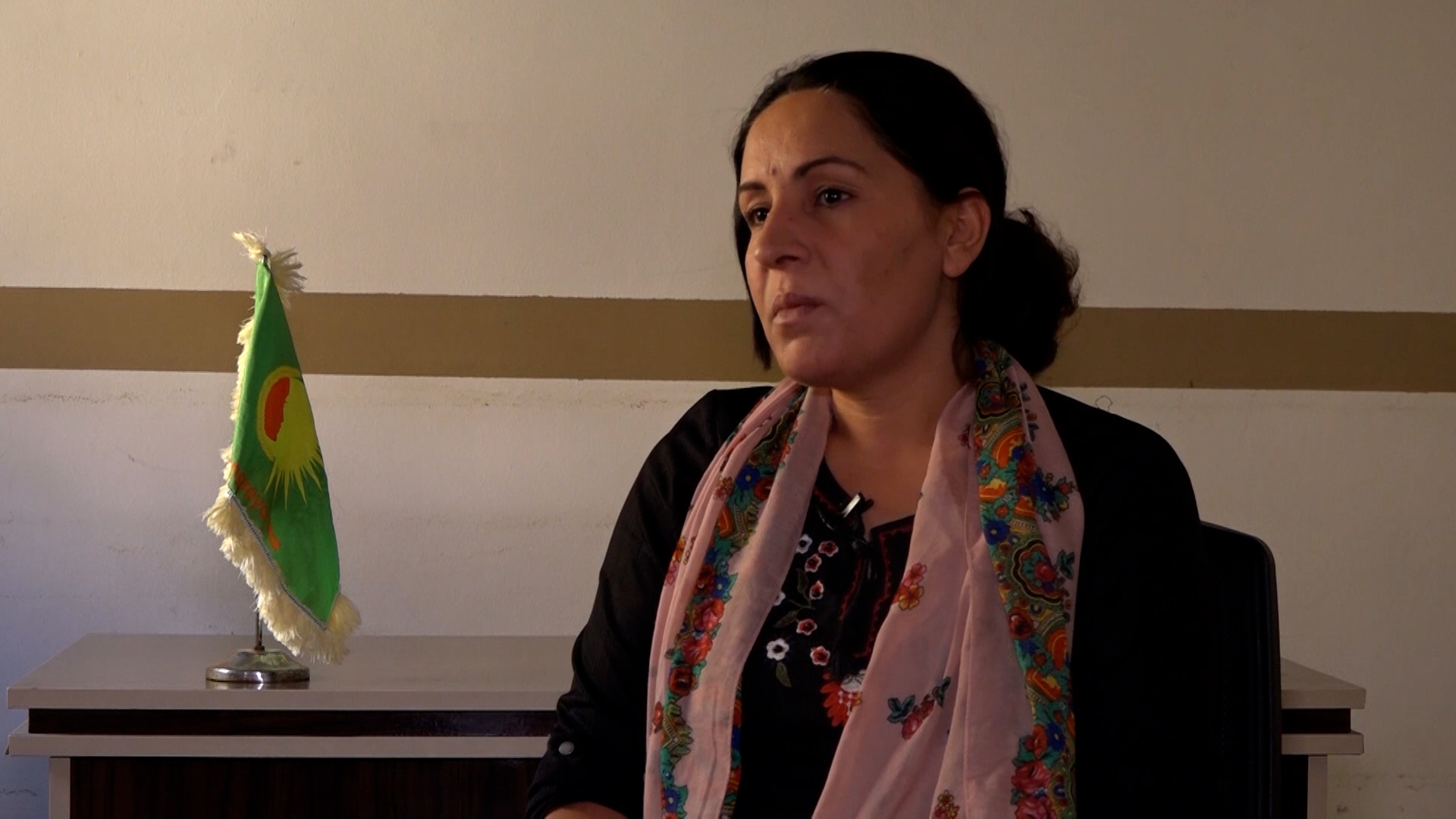 NADIYA HISO: JÎNA EMÎNÎ ŞOREŞEK BI XWE RE ANÎ