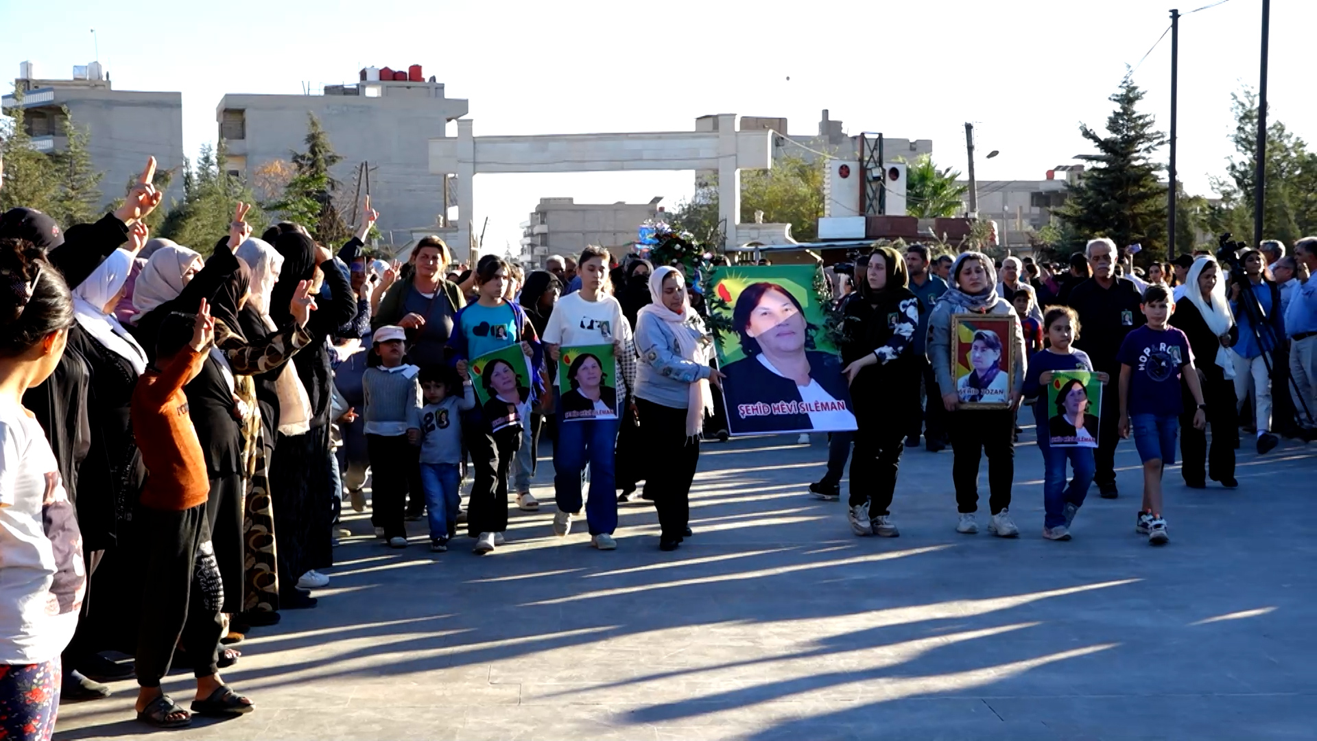 ŞEHÎD HÊVÎ SILÊMAN LI QAMIŞLOYÊ BI MERASÎMEKÊ HAT OXIRKIRIN - Rojava Tv
